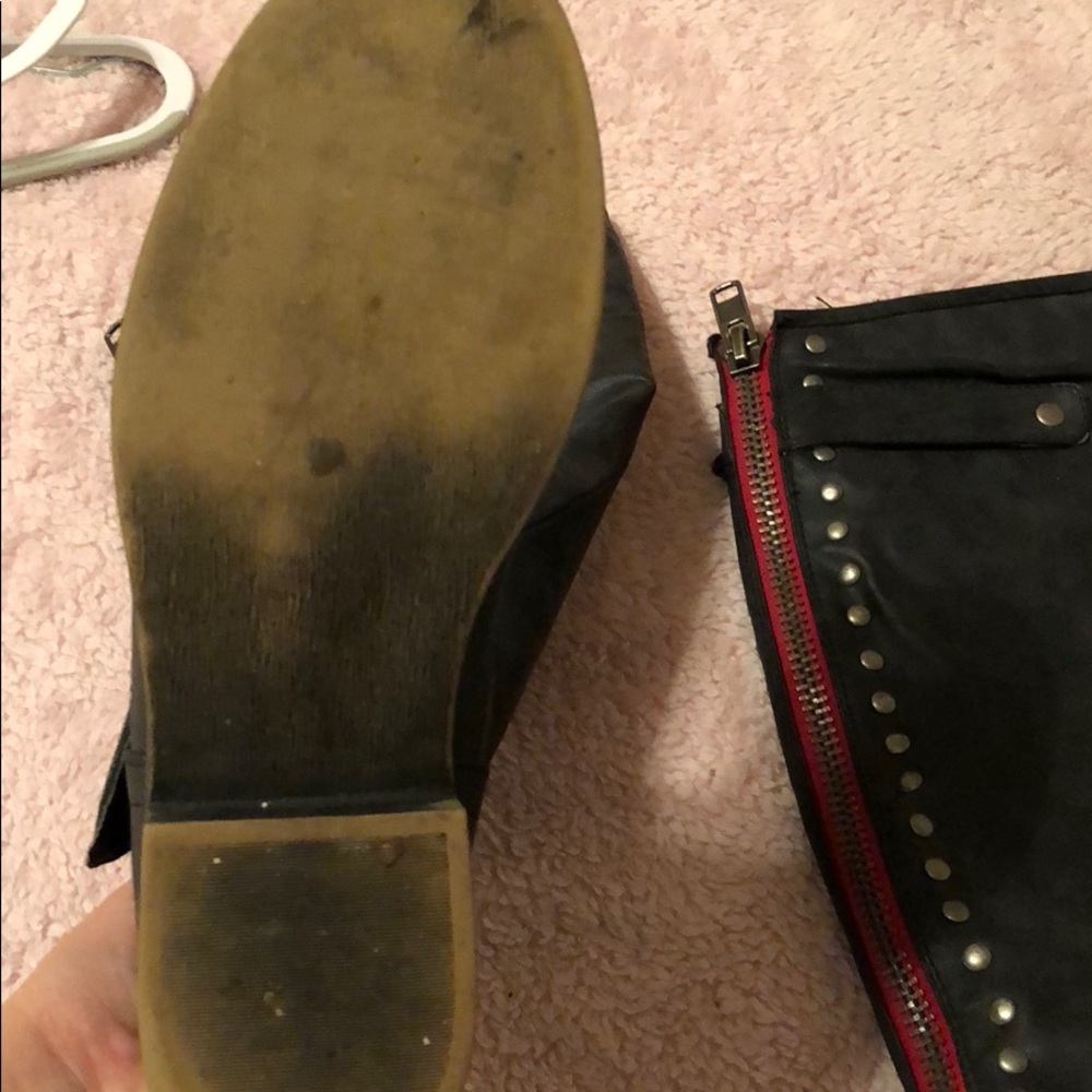 Boots - Picture 4 of 5